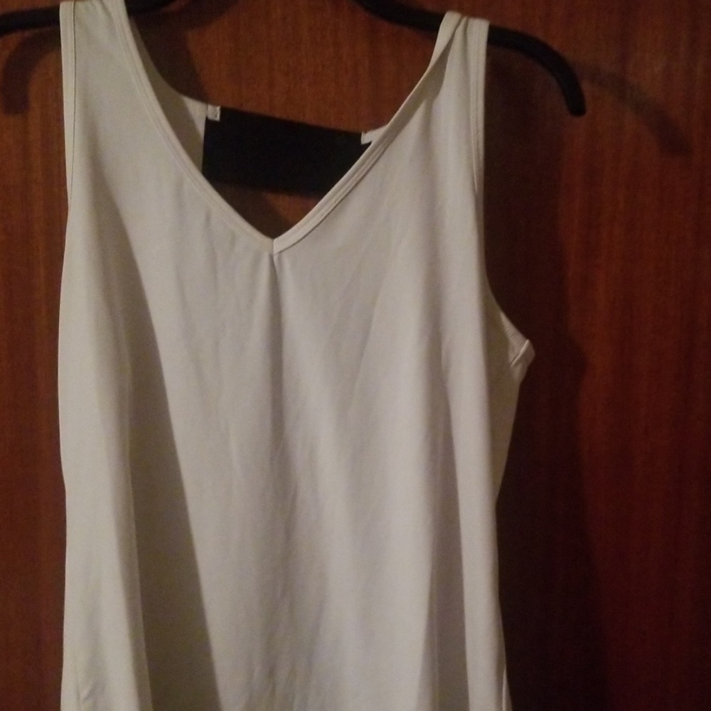 Workout top - Picture 2 of 2